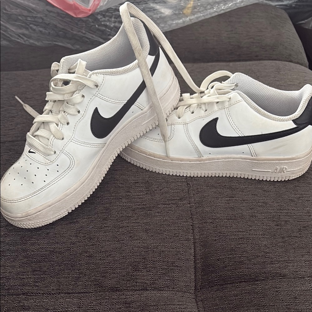 Nike White and Black Sneakers